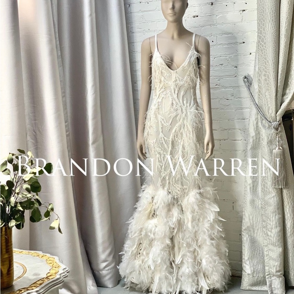 ❤️‍🔥CUSTOM BEAUTIFUL WHITE SEQUIN FEATHERED DRESS.